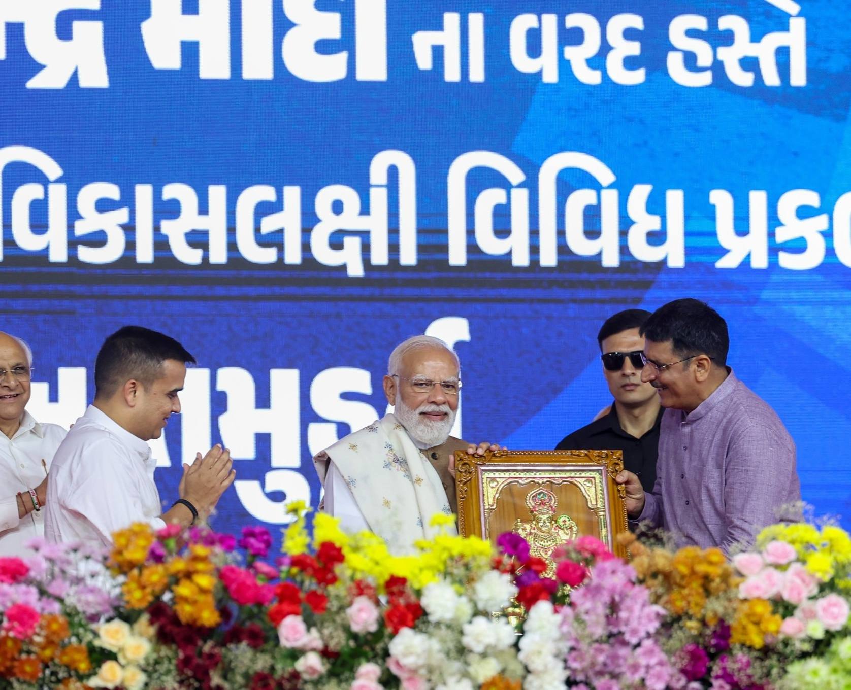 વાવ-થરાદ ખાતે માનનીય વડાપ્રધાન શ્રી નરેન્દ્રભાઈ મોદી સાહેબના વરદ્હસ્તે વિવિધ વિકાસલક્ષી પ્રકલ્પોનું લોકાર્પણ અને ખાતમુહૂર્ત.